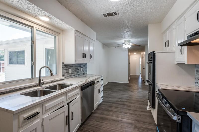 1902 Pat Ln, Carrollton TX 75006 - Photo 5
