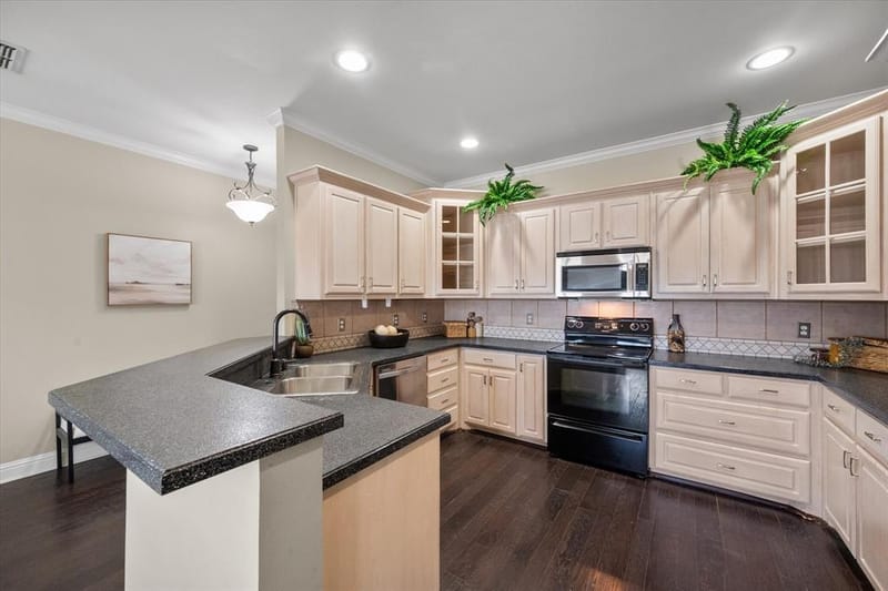 603 W 6th Avenue # 203, Corsicana TX 75110 - Photo 3