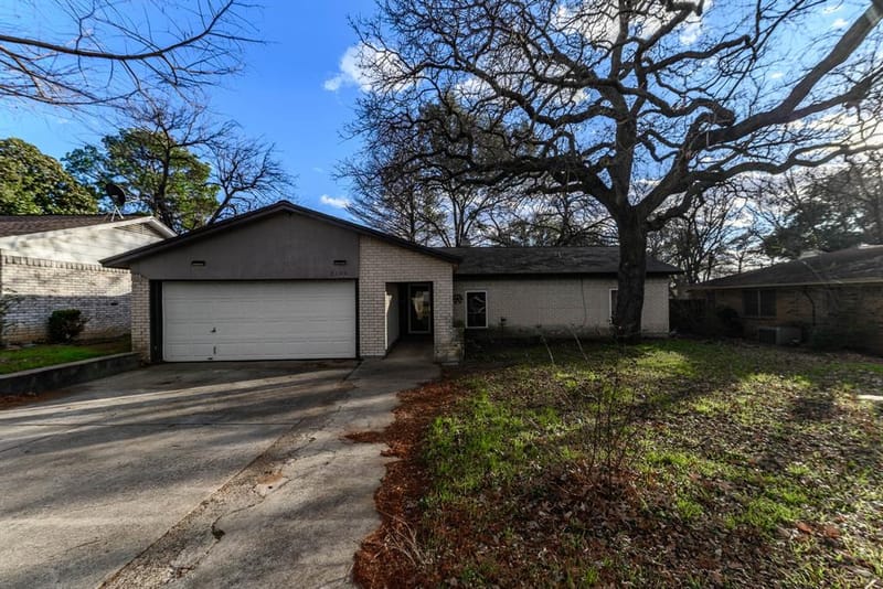 2108 Warwick Drive, Arlington TX 76015 - Photo 3