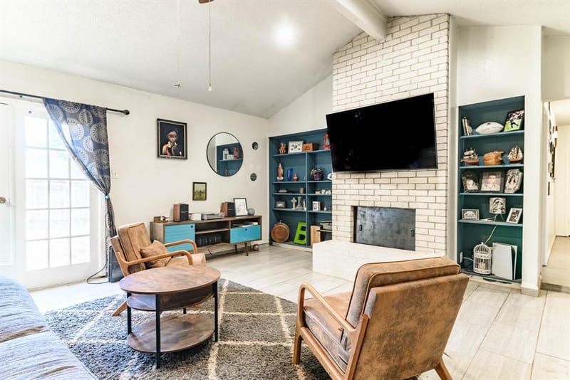 2108 Warwick Drive, Arlington TX 76015