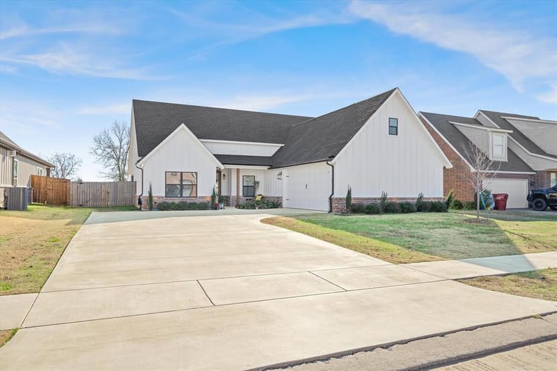 1825 Meadowview, Canton TX 75103