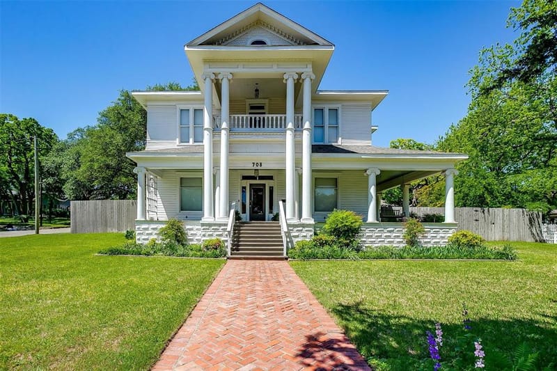 708 S Waco Street, Weatherford TX 76086