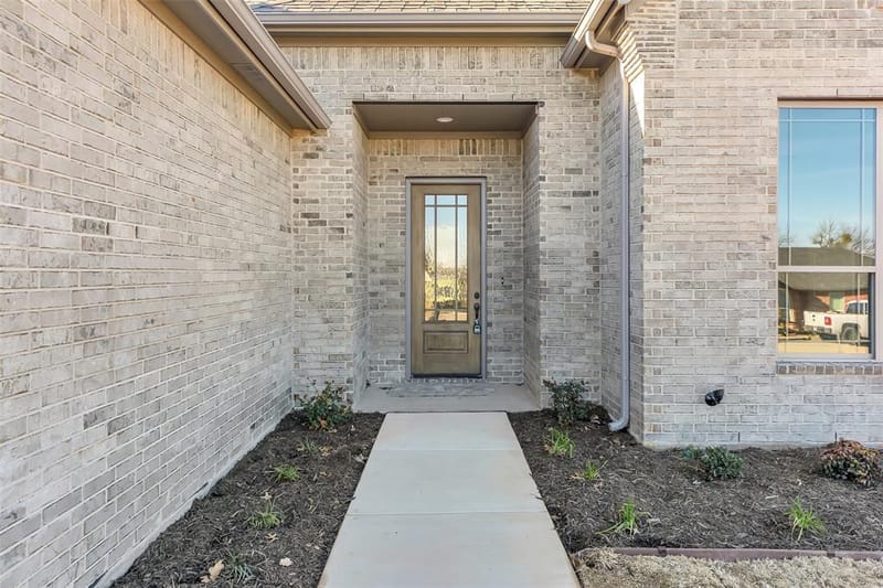 801 Holiday Hills Drive, Mineral Wells TX 76067 - Photo 3