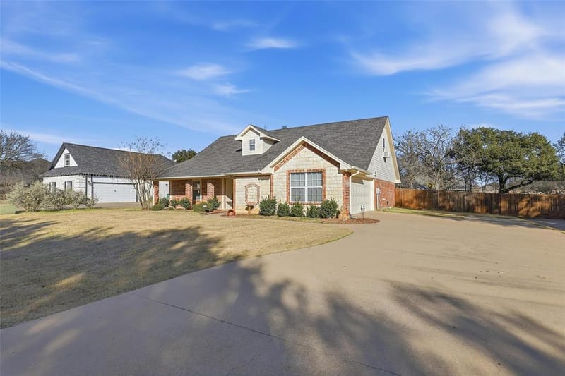 3207 Crossbridge Circle, Granbury TX 76049