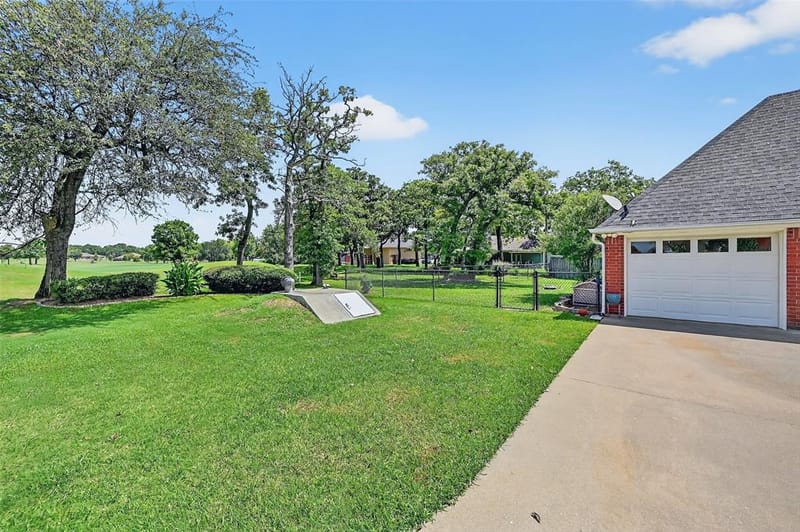 736 W Kiowa Drive, Lake Kiowa TX 76240 - Photo 39