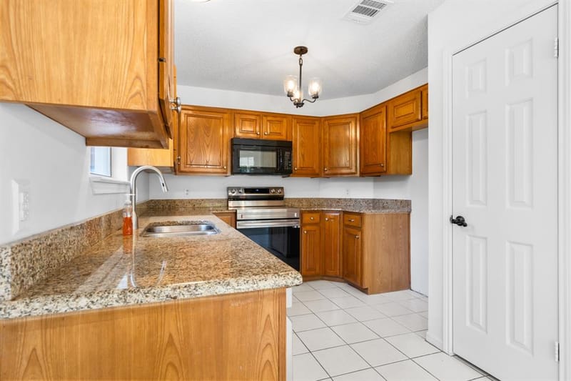 12187 Rolling Oaks Drive, Whitney TX 76692 - Photo 23
