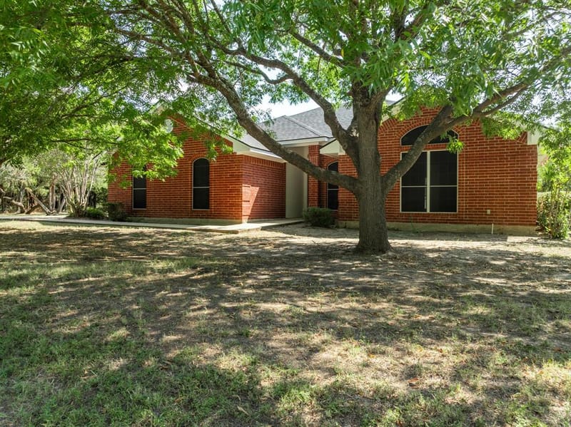 12187 Rolling Oaks Drive, Whitney TX 76692 - Photo 2