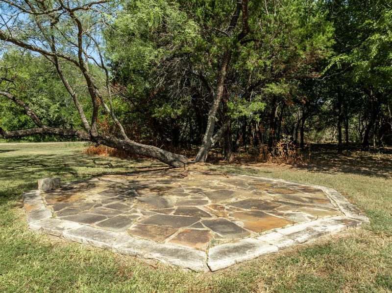 12187 Rolling Oaks Drive, Whitney TX 76692 - Photo 16