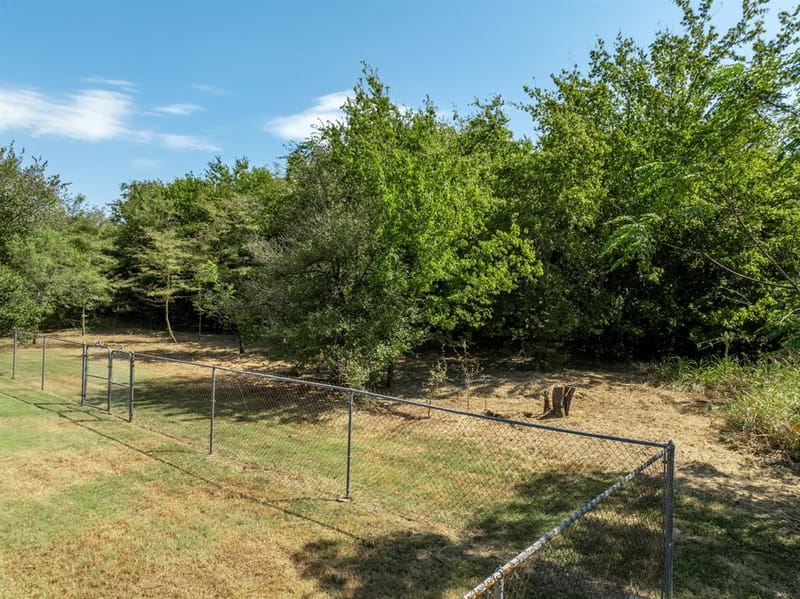 12187 Rolling Oaks Drive, Whitney TX 76692 - Photo 12