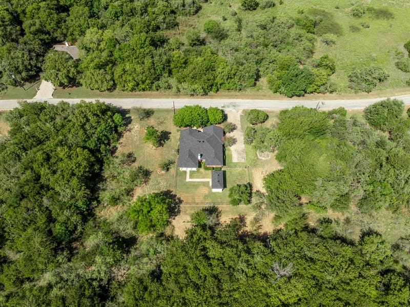 12187 Rolling Oaks Drive, Whitney TX 76692 - Photo 7