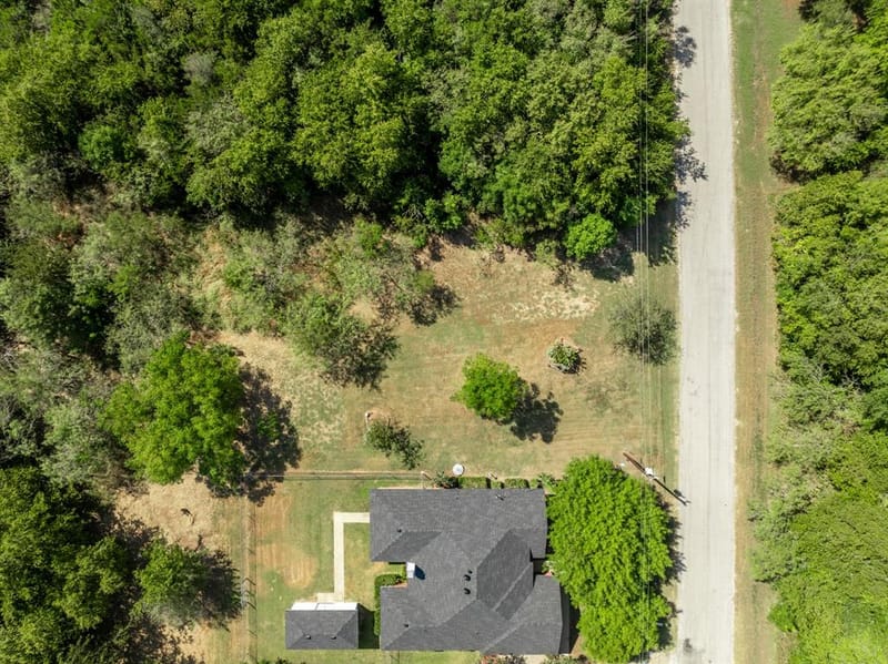 12187 Rolling Oaks Drive, Whitney TX 76692 - Photo 9