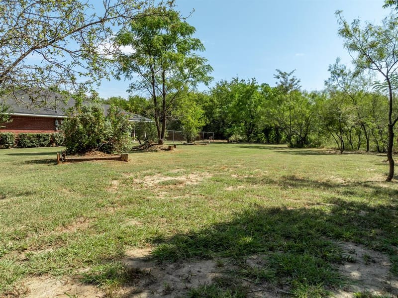 12187 Rolling Oaks Drive, Whitney TX 76692 - Photo 10