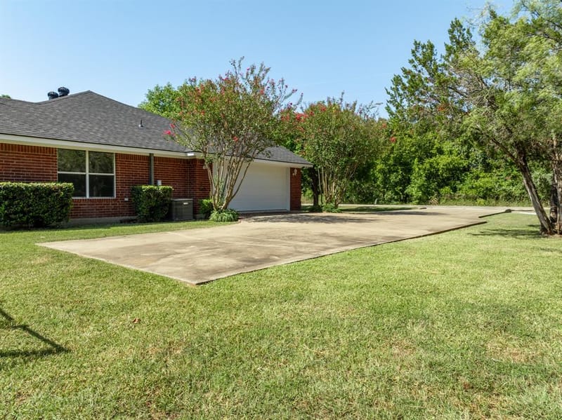 12187 Rolling Oaks Drive, Whitney TX 76692 - Photo 15