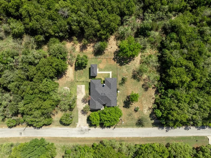 12187 Rolling Oaks Drive, Whitney TX 76692 - Photo 4