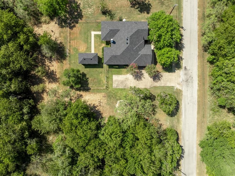 12187 Rolling Oaks Drive, Whitney TX 76692 - Photo 8