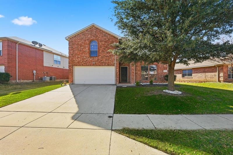 10733 Kittering Trail, Fort Worth TX 76052 - Photo 2