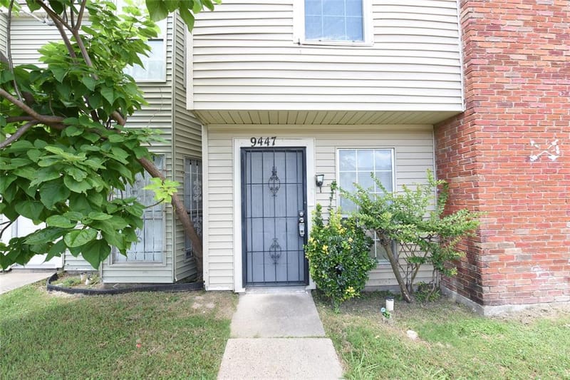 9447 Olde Towne Row, Dallas TX 75227 - Photo 2