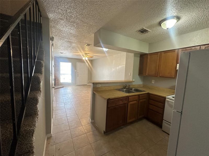 9447 Olde Towne Row, Dallas TX 75227 - Photo 6