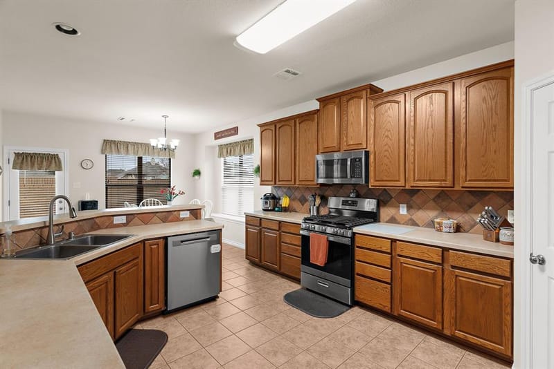 221 Villanova Drive, Van Alstyne TX 75495 - Photo 13
