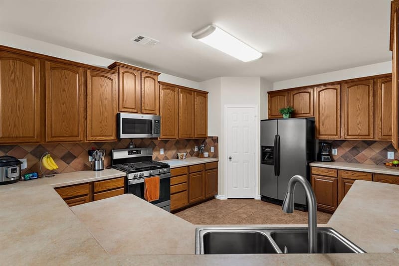 221 Villanova Drive, Van Alstyne TX 75495 - Photo 12