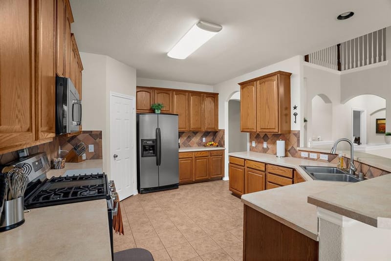 221 Villanova Drive, Van Alstyne TX 75495 - Photo 11