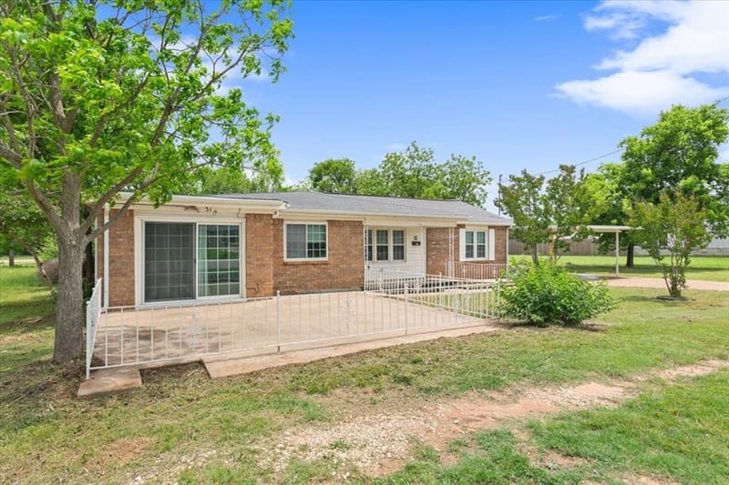 310 Garfield Street, McGregor TX 76657 - Photo 2