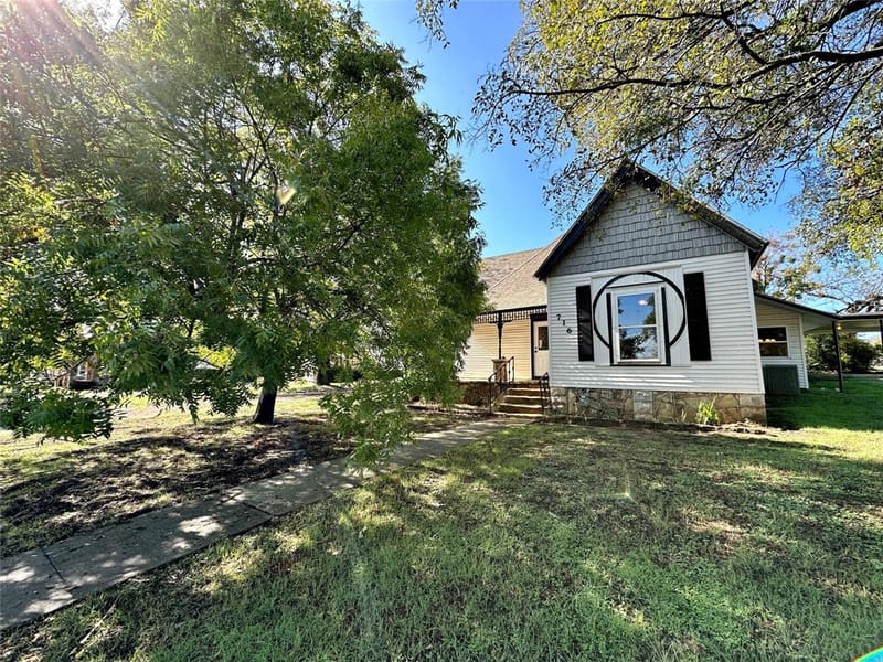 716 N Mesquite Street, Hico TX 76457 - Photo 2