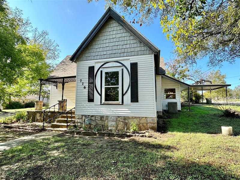 716 N Mesquite Street, Hico TX 76457 - Photo 4