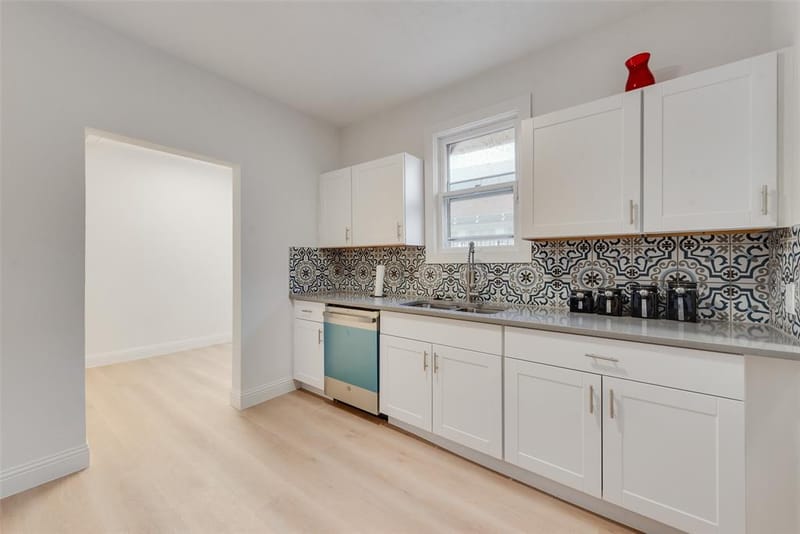 1205 W Arlington Avenue, Fort Worth TX 76110 - Photo 10