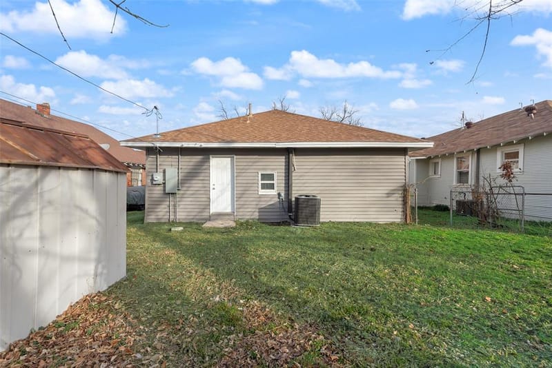 1205 W Arlington Avenue, Fort Worth TX 76110 - Photo 19