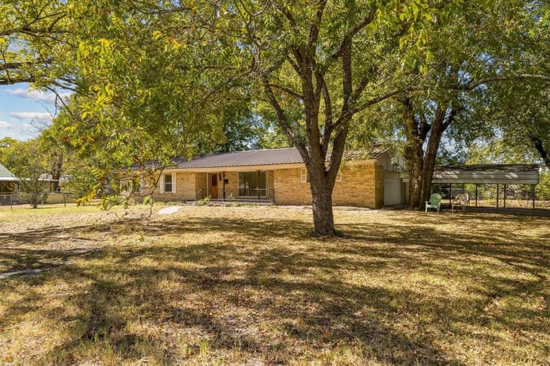 921 Evans Street, Bonham TX 75418 - Photo 23