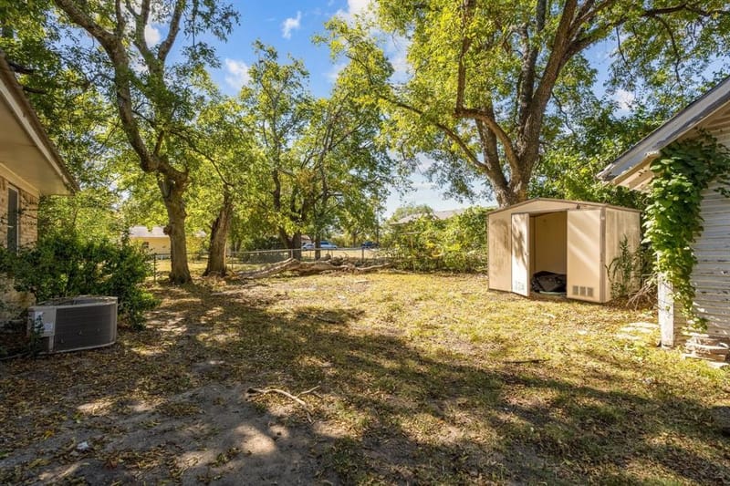 921 Evans Street, Bonham TX 75418 - Photo 27