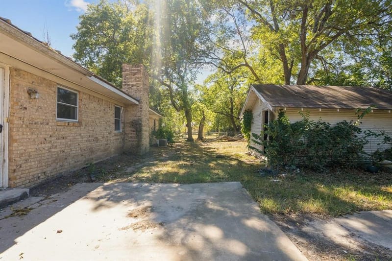 921 Evans Street, Bonham TX 75418 - Photo 22