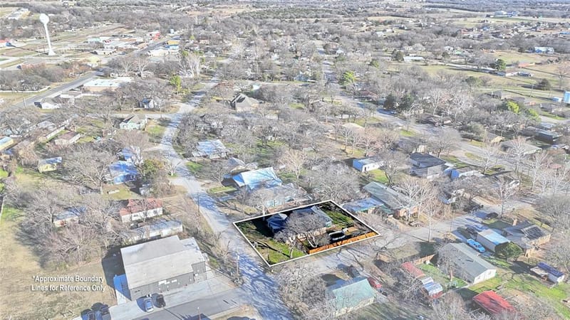 517 W Lamar Street, Alvord TX 76225 - Photo 2