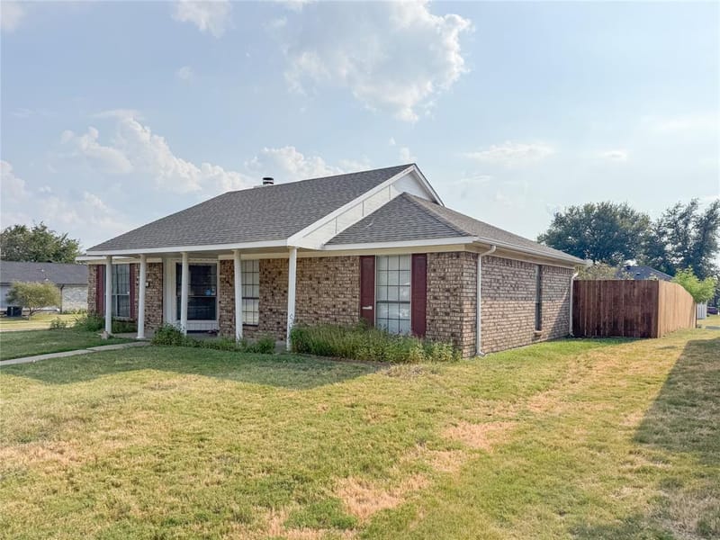 1602 Autumn Breeze Lane, Lewisville TX 75077 - Photo 3