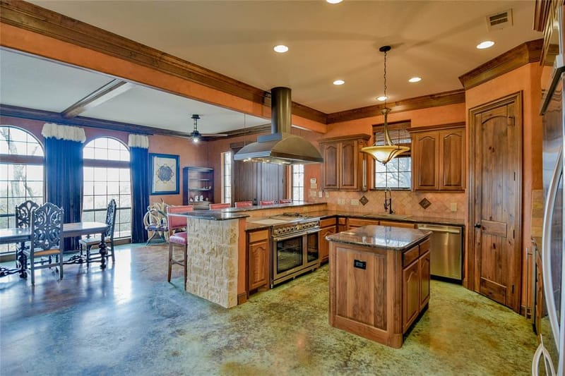 1501 S Chisholm Trail, Granbury TX 76048 - Photo 10