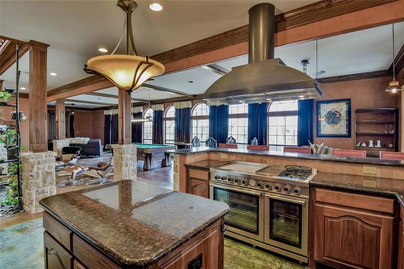 1501 S Chisholm Trail, Granbury TX 76048 - Photo 11