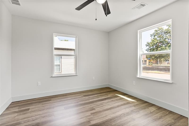 1127 W Morgan Street, Denison TX 75020 - Photo 9
