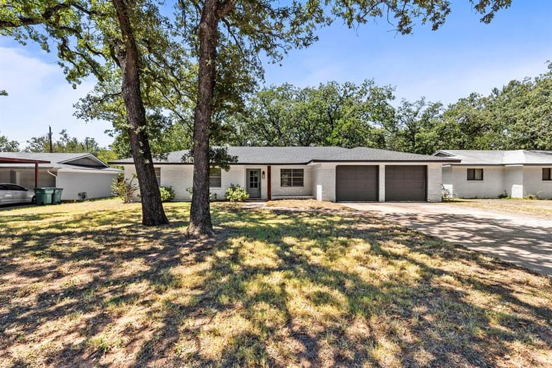 322 S BARBARA, Lacy Lakeview TX 76705 - Photo 2
