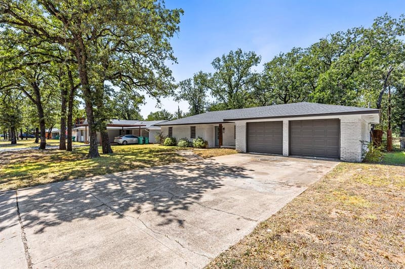 322 S BARBARA, Lacy Lakeview TX 76705 - Photo 3