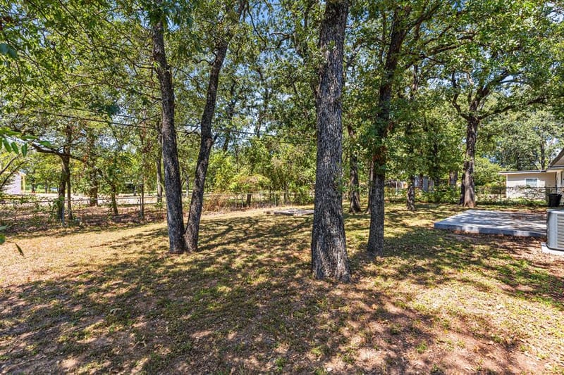 322 S BARBARA, Lacy Lakeview TX 76705 - Photo 9