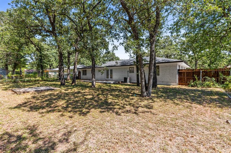 322 S BARBARA, Lacy Lakeview TX 76705 - Photo 10