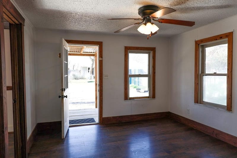 955 N Stephen Avenue, Stephenville TX 76401 - Photo 6