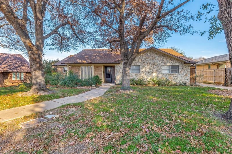 305 Cedar Creek Court, Fort Worth TX 76103 - Photo 2