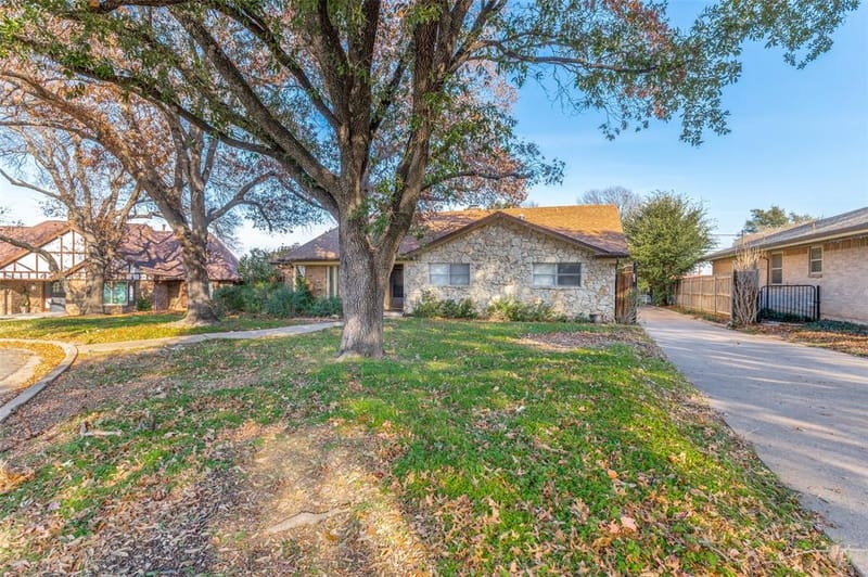 305 Cedar Creek Court, Fort Worth TX 76103 - Photo 3