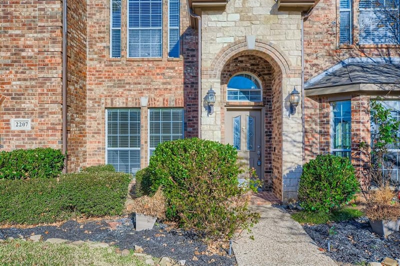 2207 Creekedge Court, Corinth TX 76210 - Photo 3