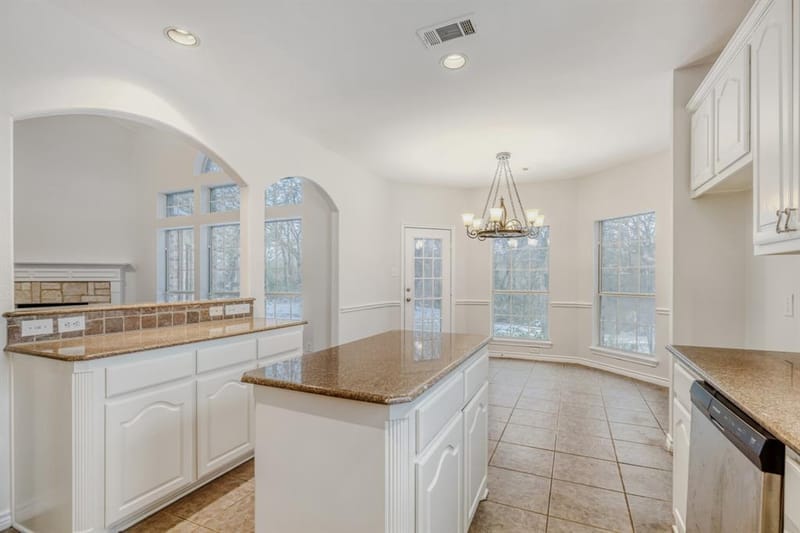 2207 Creekedge Court, Corinth TX 76210 - Photo 11