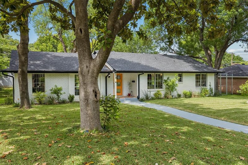 2715 Bonnywood Lane, Dallas TX 75233 - Photo 2
