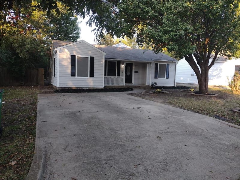 208 Almond Street, Waxahachie TX 75165 - Photo 2