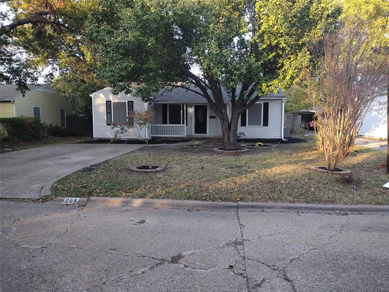 208 Almond Street, Waxahachie TX 75165